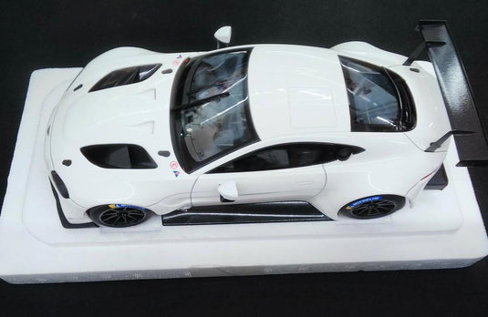 AUTOart Aston Martin Vantage GTE 2018 White 1/18 Scale Car– Used