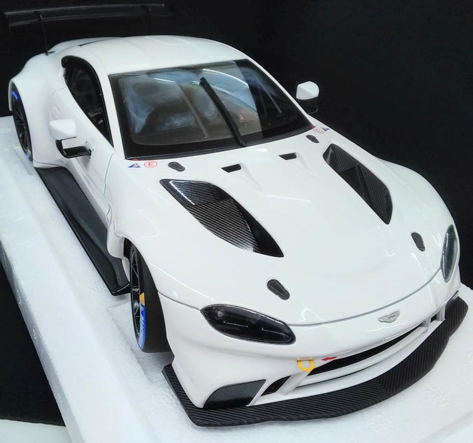 AUTOart Aston Martin Vantage GTE 2018 White 1/18 Scale Car– Used