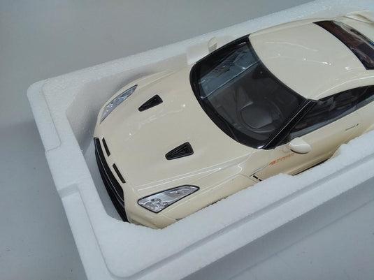 AUTOart GT-R R35 White 1/18 Scale Model Car– Used