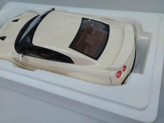 AUTOart GT-R R35 White 1/18 Scale Model Car– Used
