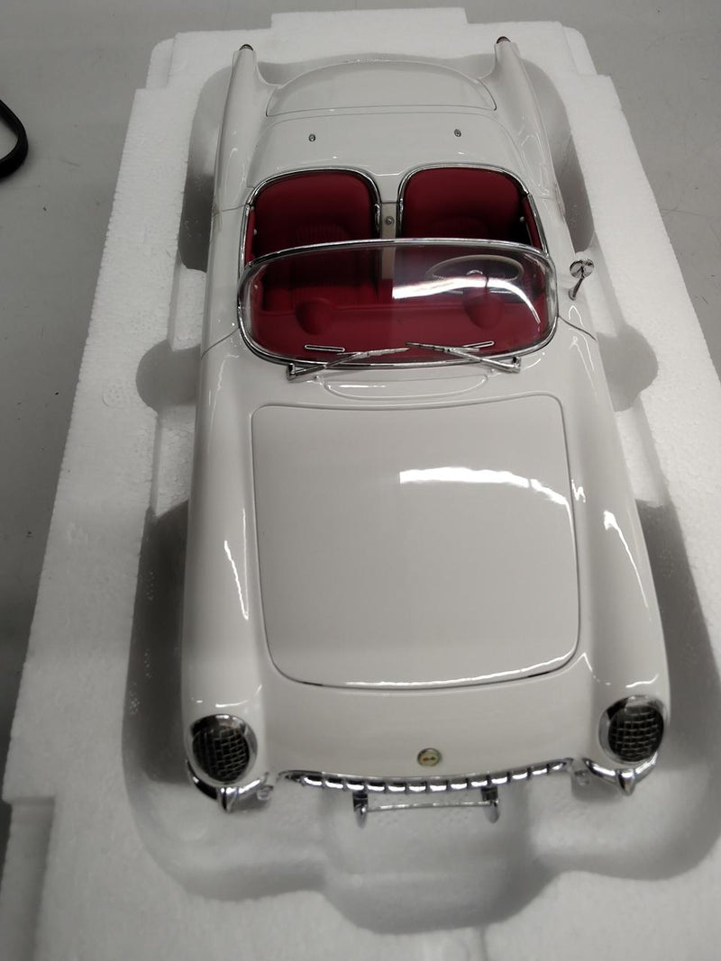 Carica immagine in Galleria Viewer, AUTOART 1/18 CHEVROLET CORVETTE 1953 (Polo White)– Used
