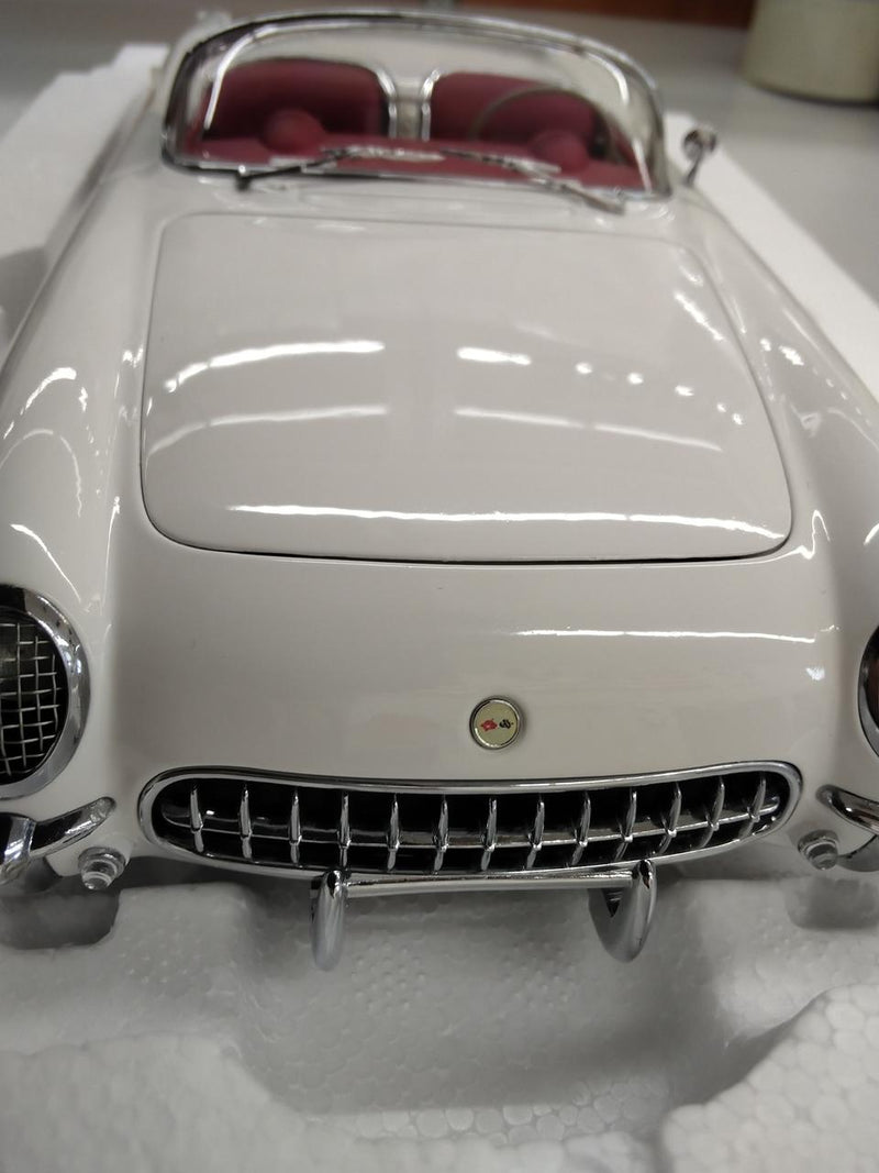 Carica immagine in Galleria Viewer, AUTOART 1/18 CHEVROLET CORVETTE 1953 (Polo White)– Used
