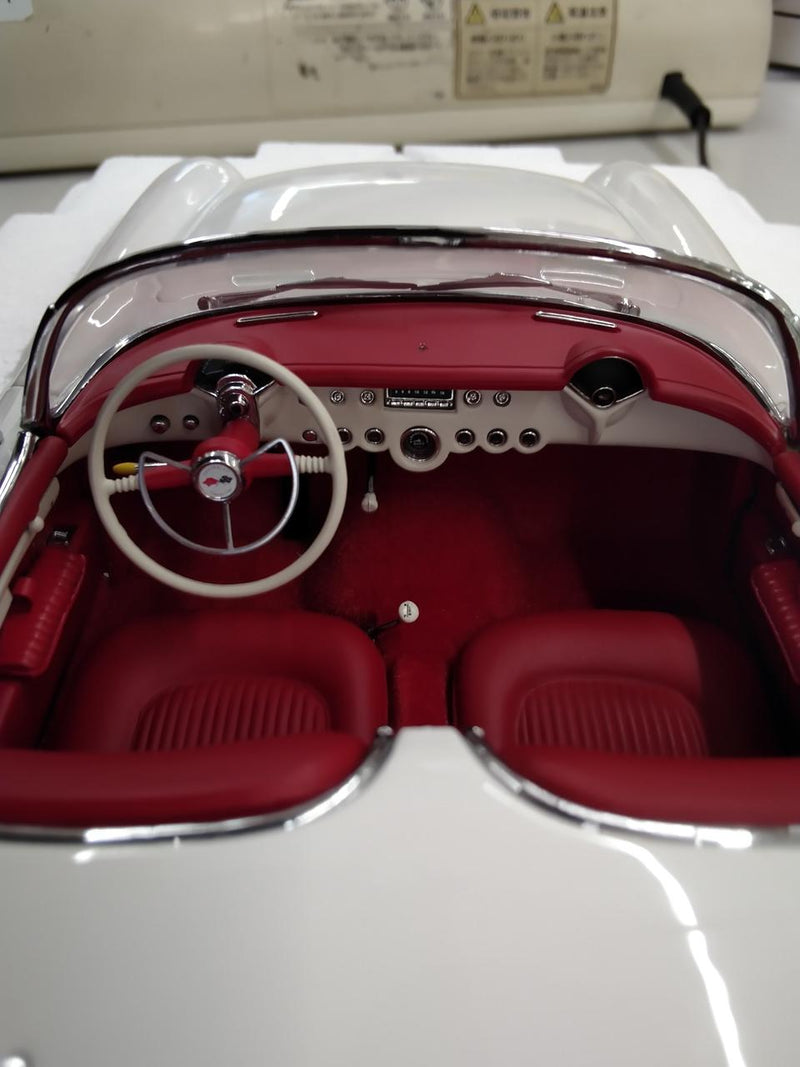 Carica immagine in Galleria Viewer, AUTOART 1/18 CHEVROLET CORVETTE 1953 (Polo White)– Used
