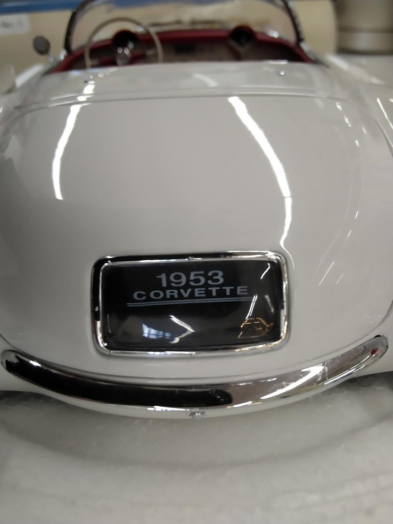 Carica immagine in Galleria Viewer, AUTOART 1/18 CHEVROLET CORVETTE 1953 (Polo White)– Used
