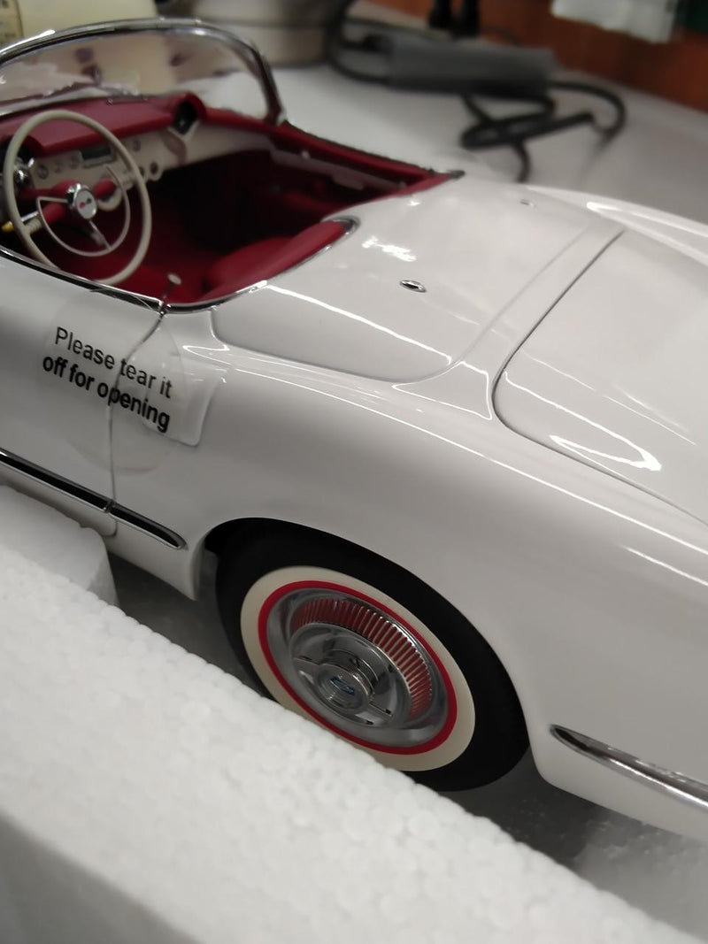Carica immagine in Galleria Viewer, AUTOART 1/18 CHEVROLET CORVETTE 1953 (Polo White)– Used
