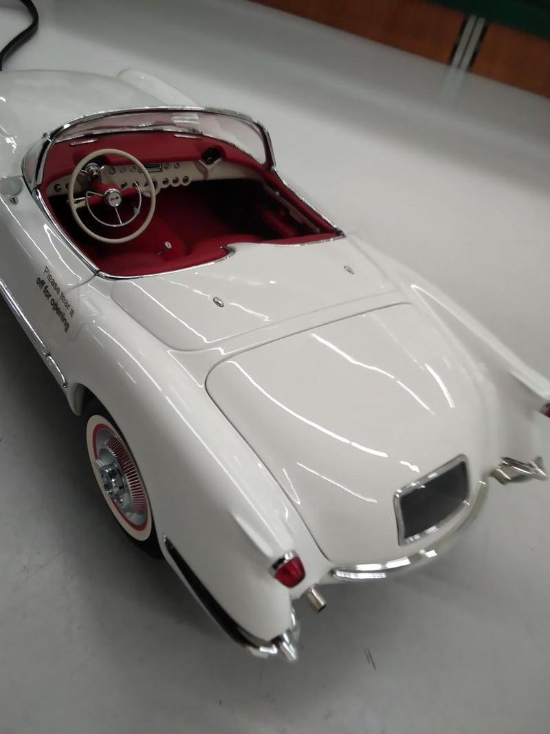 Carica immagine in Galleria Viewer, AUTOART 1/18 CHEVROLET CORVETTE 1953 (Polo White)– Used
