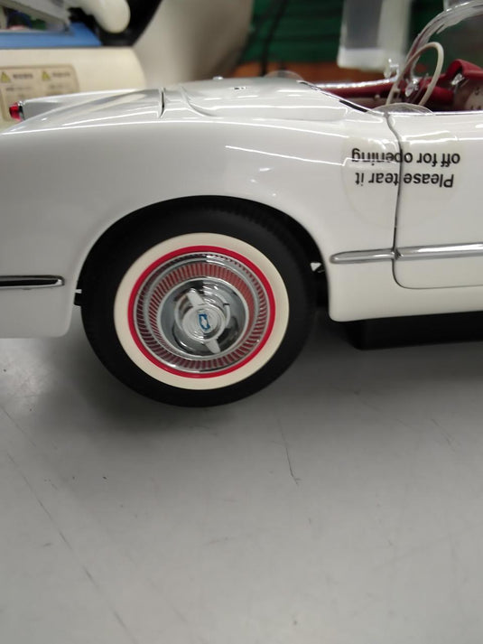 AUTOART 1/18 CHEVROLET CORVETTE 1953 (Polo White)– Used