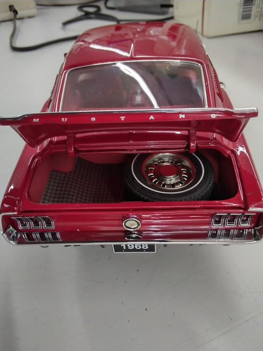 AUTOart 1/18 FORD MUSTANG GT (RED)– Used