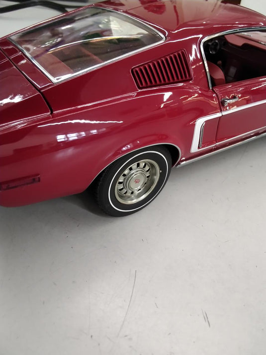 AUTOart 1/18 FORD MUSTANG GT (RED)– Used