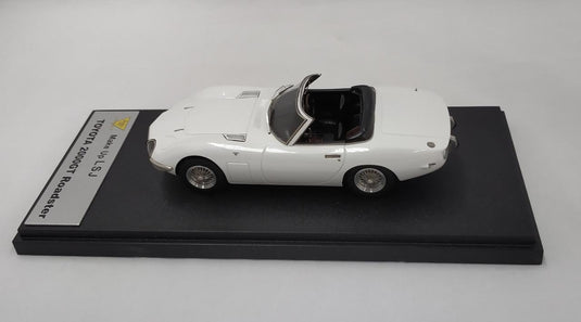 MAKE UP 1/43 PEGASUS WHITE TOYOTA 2000GT ROADSTER– Used