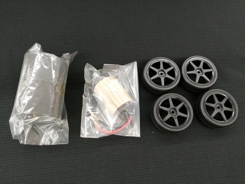 Chargez l&#39;image dans la visionneuse de la galerie, KYOSHO TF-5S Calsonic Impul GT-R 1/10 Body Parts - Used
