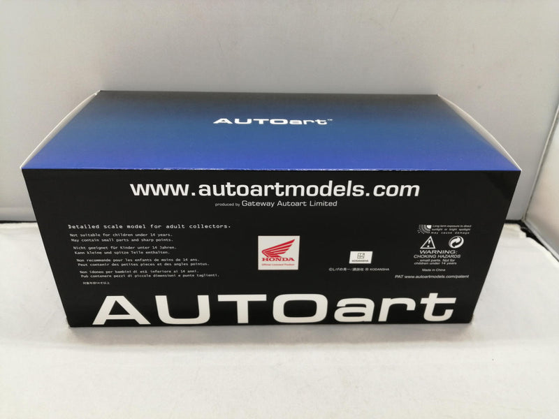 Load image into Gallery viewer, AUTOart Honda CB750F &quot;Baribari Legend&quot; 1/12 Scale Motorcycle– Used
