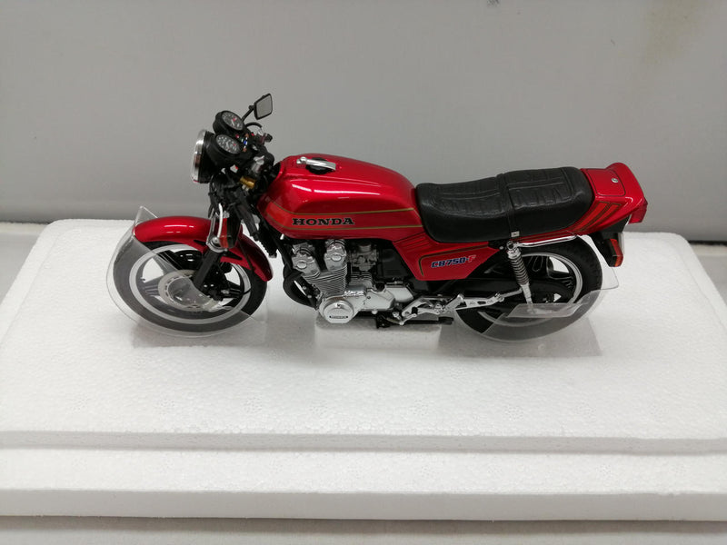 Load image into Gallery viewer, AUTOart Honda CB750F &quot;Baribari Legend&quot; 1/12 Scale Motorcycle– Used
