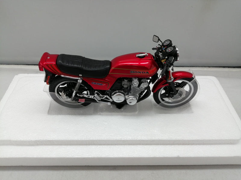 Load image into Gallery viewer, AUTOart Honda CB750F &quot;Baribari Legend&quot; 1/12 Scale Motorcycle– Used
