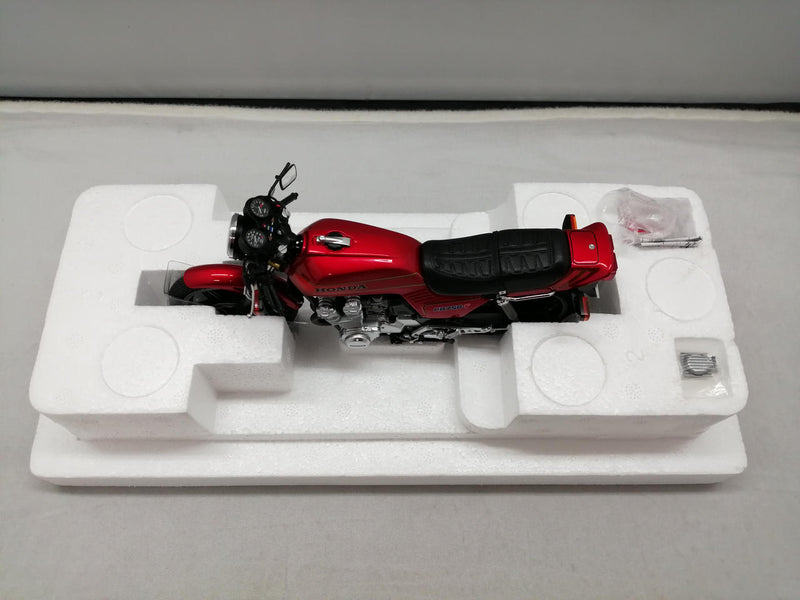 Load image into Gallery viewer, AUTOart Honda CB750F &quot;Baribari Legend&quot; 1/12 Scale Motorcycle– Used
