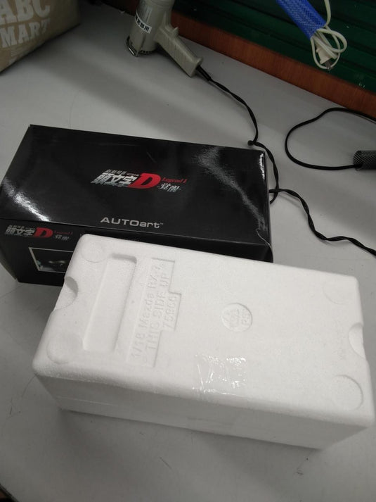 AUTOart 1/18 Mazda ɛ̃fini RX-7 (FD3S) Scale Model Car– Used