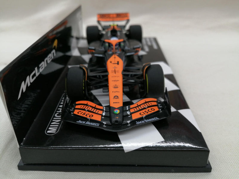 Chargez l&#39;image dans la visionneuse de la galerie, MINICHAMPS McLaren F1 Team MCL38 #4 L. Norris 2024 1/43 Scale Car– Used
