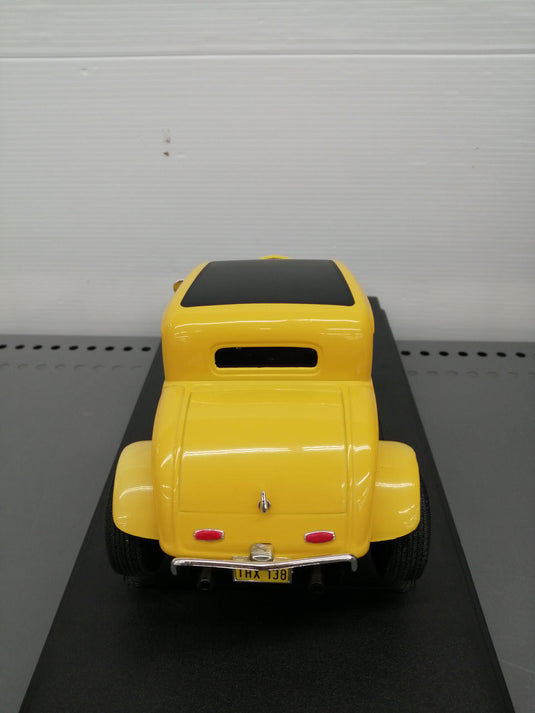 AMERICAN MUSCLE '32 FORD DEUCE COUPE 1/18 Scale Model Car– Used