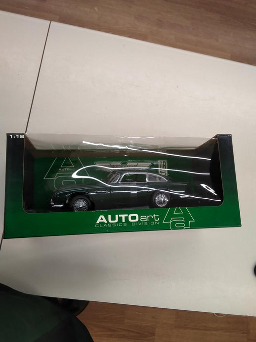 AUTOart ASTON MARTIN DB5 (GREEN RHD) 1/18 Scale Model Car– Used