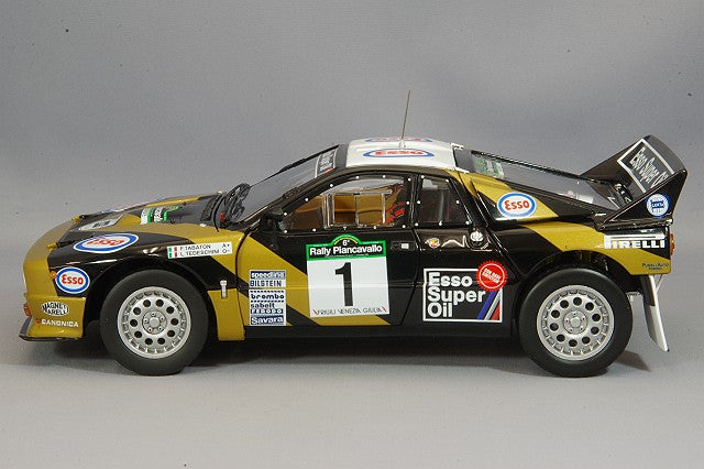 Laden Sie das Bild in Galerie -Viewer, Kyosho 1/18 Lancia 037 Rally 1984 Piancavallo Rally #1 F. Tabaton / L. Tedeschini

