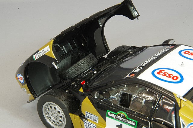 Laden Sie das Bild in Galerie -Viewer, Kyosho 1/18 Lancia 037 Rally 1984 Piancavallo Rally #1 F. Tabaton / L. Tedeschini
