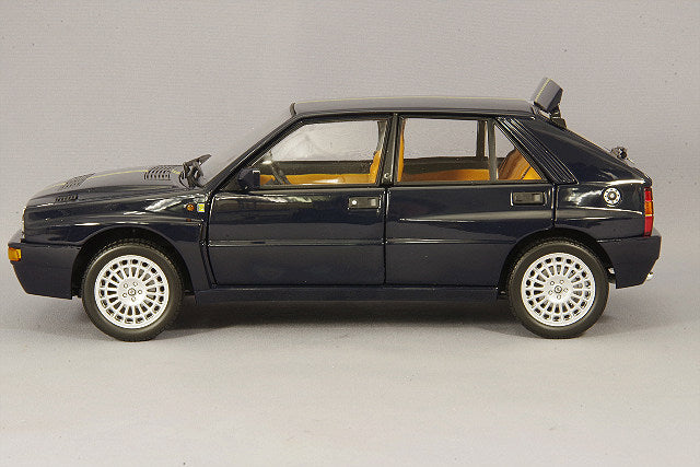 Laden Sie das Bild in Galerie -Viewer, Kyosho 1/18 Lancia Delta HF Integrale Evo.II Club Hi-Fi Dark Blue
