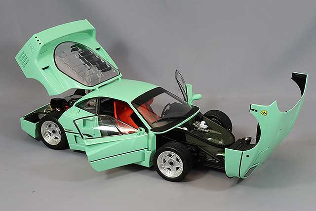 Carica immagine in Galleria Viewer, Kyosho 1/18 Ferrari F40 Mint Green
