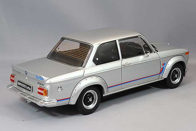 Laden Sie das Bild in Galerie -Viewer, Kyosho 1/18 BMW 2002 Turbo Silver
