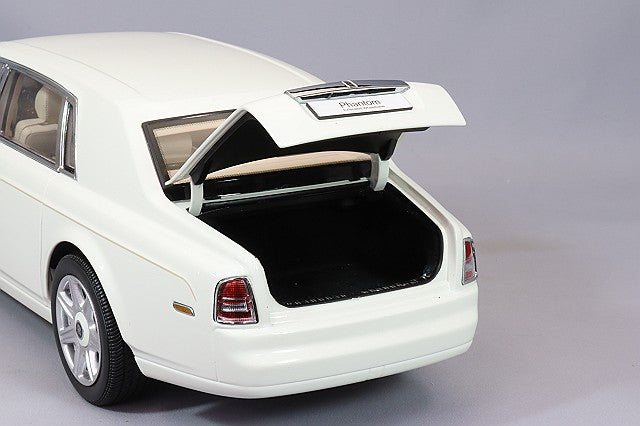 Load image into Gallery viewer, Kyosho 1/18 Rolls-Royce Phantom EWB English White
