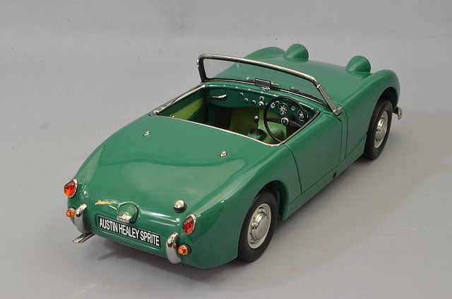 Laden Sie das Bild in Galerie -Viewer, Kyosho 1/18 Austin Healey Sprite Leaf Green
