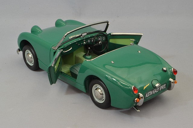 Laden Sie das Bild in Galerie -Viewer, Kyosho 1/18 Austin Healey Sprite Leaf Green
