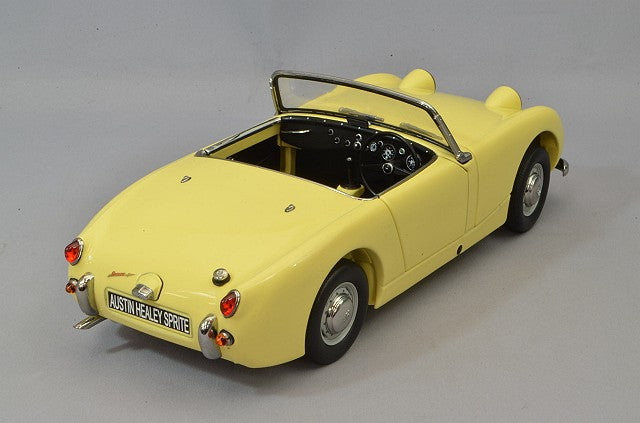 Laden Sie das Bild in Galerie -Viewer, Kyosho 1/18 Austin Healey Sprite Primrose Yellow
