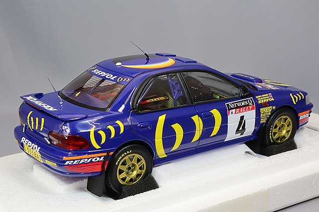 Laden Sie das Bild in Galerie -Viewer, Kyosho 1/18 Subaru Impreza 1994 RAC Rally Winner #4 C. McRae / D. Ringer
