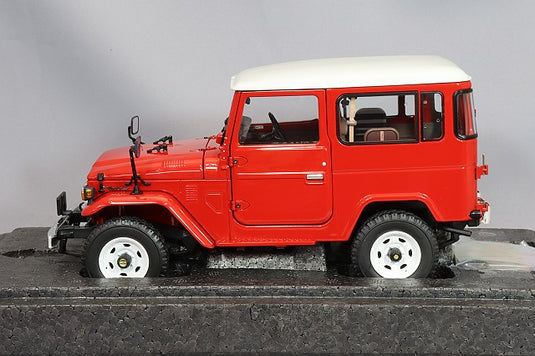 Kyosho 1/18 Toyota Land Cruiser 40 Van (BJ42V) Red