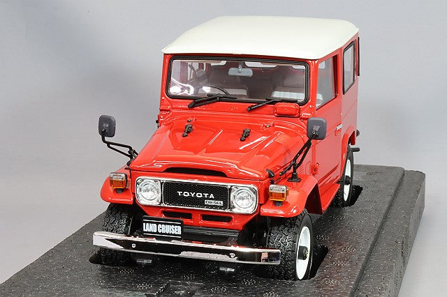 Kyosho 1/18 Toyota Land Cruiser 40 Van (BJ42V) Red