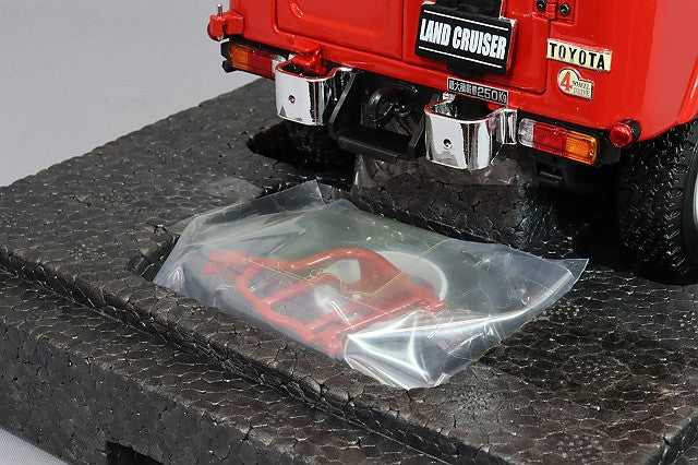 Laden Sie das Bild in Galerie -Viewer, Kyosho 1/18 Toyota Land Cruiser 40 Van (BJ42V) Red
