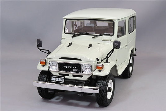 Kyosho 1/18 Toyota Land Cruiser 40 Van (BJ42V) White