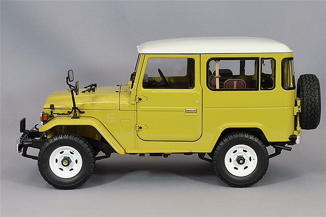 Laden Sie das Bild in Galerie -Viewer, Kyosho 1/18 Toyota Land Cruiser 40 Van (BJ42V) Yellow
