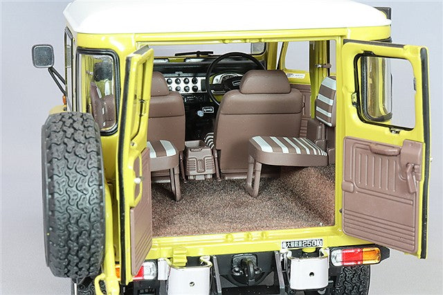 Laden Sie das Bild in Galerie -Viewer, Kyosho 1/18 Toyota Land Cruiser 40 Van (BJ42V) Yellow
