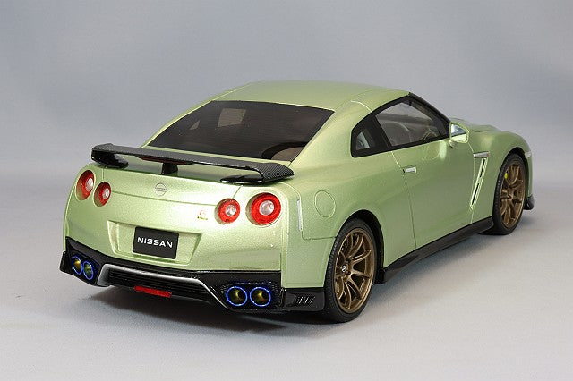 Laden Sie das Bild in Galerie -Viewer, Kyosho Samurai 1/18 Nissan GT-R Premium Edition T-Spec Millennium Jade
