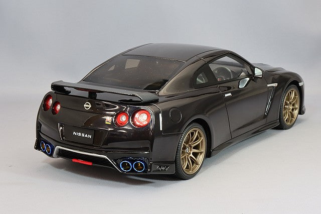 Laden Sie das Bild in Galerie -Viewer, Kyosho Samurai 1/18 Nissan GT-R Premium Edition T-Spec Midnight Purple
