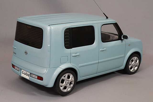 Laden Sie das Bild in Galerie -Viewer, Kyosho Samurai 1/18 Nissan Cube Air Blue
