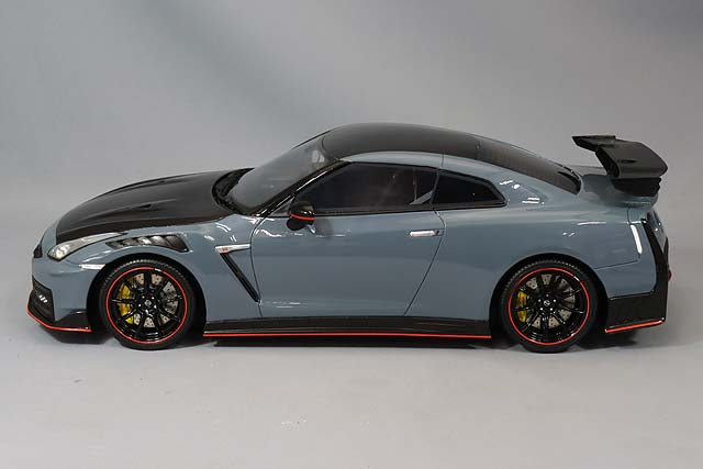 Load image into Gallery viewer, Kyosho 1/18 Nissan GT-R Nismo 2024 Special Edition Gray
