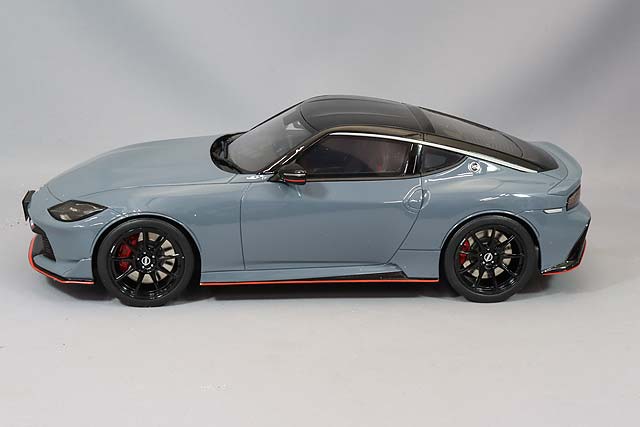 Laden Sie das Bild in Galerie -Viewer, Kyosho 1/18 Nissan Fairlady Z Nismo 2024 Gray
