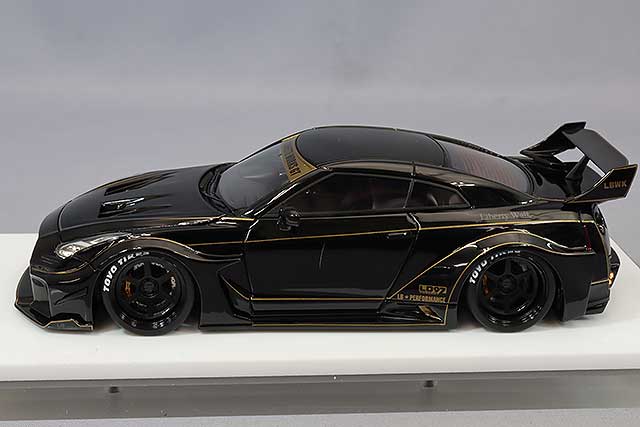 Load image into Gallery viewer, EIDOLON 1/43 LB-SILHOUETTE WORKS GT 35GT-RR Black / Gold Stripe
