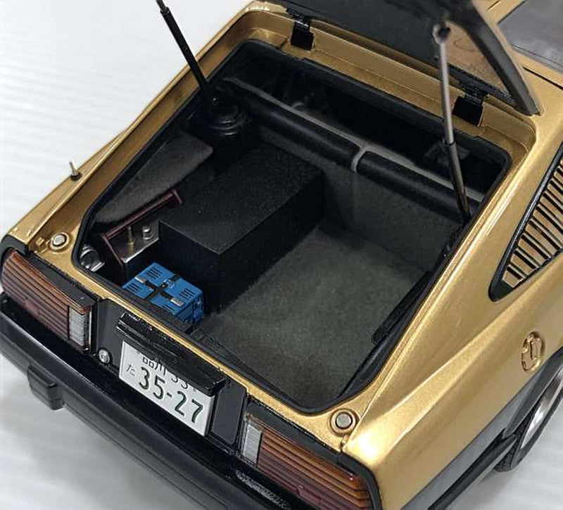 Laden Sie das Bild in Galerie -Viewer, AUTOart &quot;Seibu Keisatsu&quot; 1/18 Nissan Fairlady 280Z Super Z Scale Car– Used
