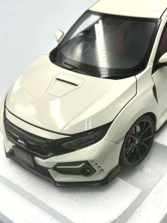 AUTOart HONDA Civic TYPE R (FK8) 2021 1/18 Scale Model Car– Used