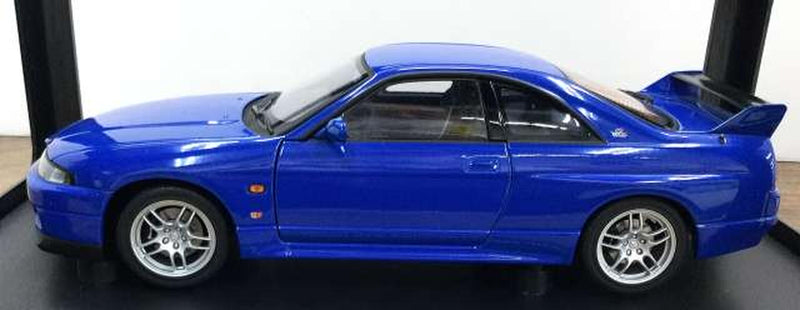 Load image into Gallery viewer, AUTOART Skyline GT-R V-SPEC LM (R33) 1/18 Scale Car– Used
