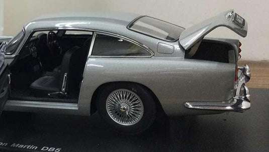 AUTOart Aston Martin DB5 1/18 Scale Model Car– Used
