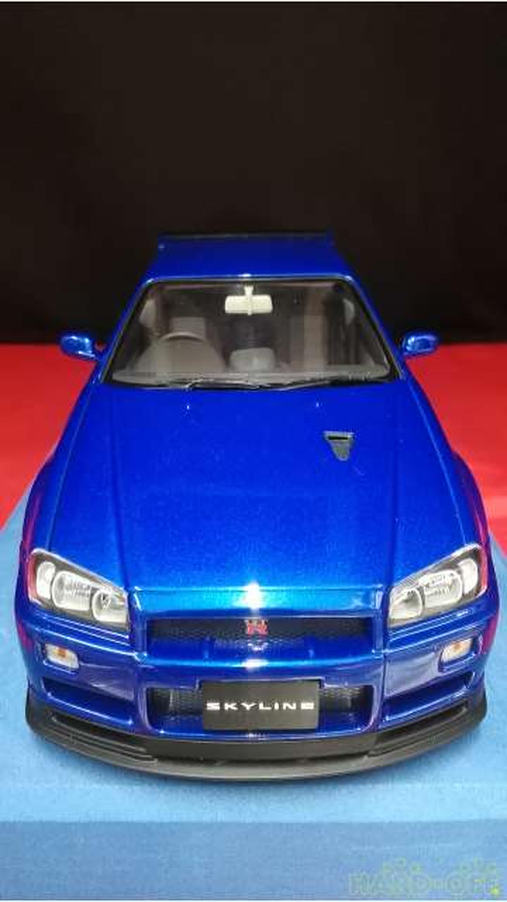 Cargue la imagen en el visor de la galería, AUTOart 77335 Nissan Skyline GT-R (R34) V-SPEC II 1/18 Scale Car– Used
